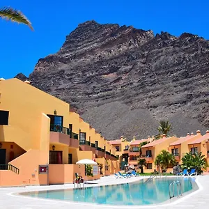 https://complejo-las-tres-palmeras.in-canary-islands.com